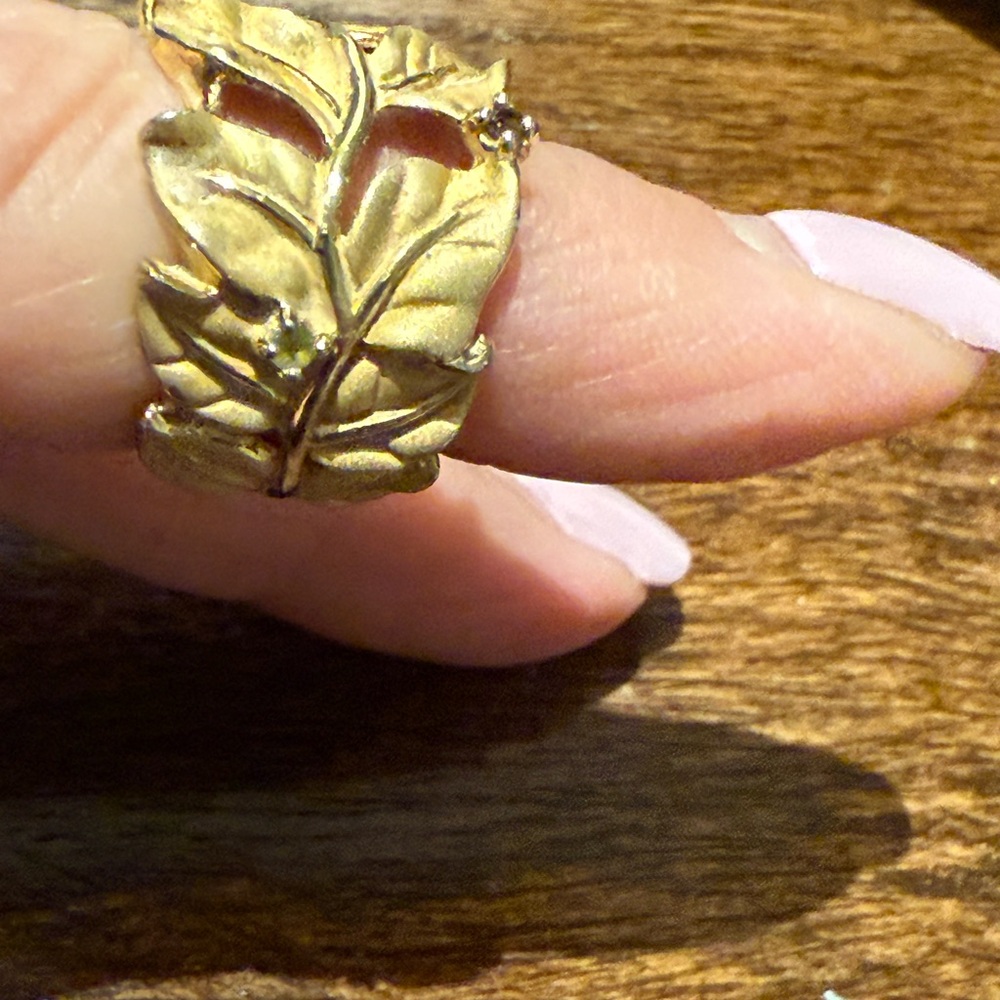 Gold Leaf Design Ring - Picture 2 of 4